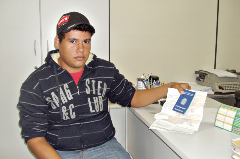 Josias de Almeida precisou voltar para casa com dinheiro emprestado, depois de ter seu seguro-desemprego bloqueado | Osmar Nunes/ Gazeta do Povo