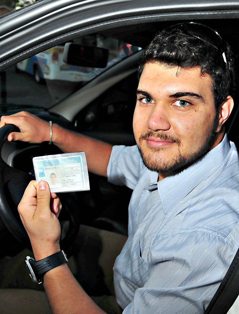 Geybson Souza conseguiu a carteira de motorista no terceiro teste. Na hora do exame eu me sentia inseguro. | Marcos Labanca/ Gazeta do Povo