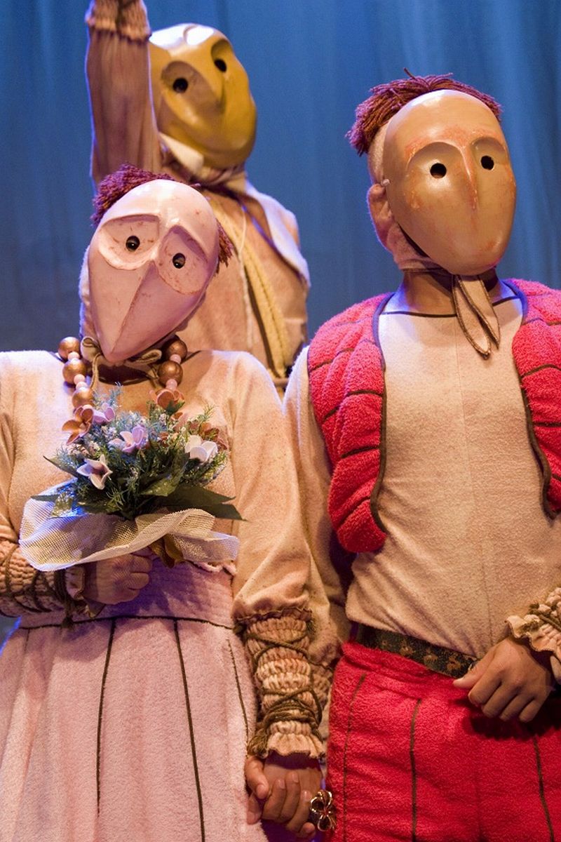 Montagem faz uso de máscaras, que também eliminam a possibilidade das expressões faciais | Divulgação