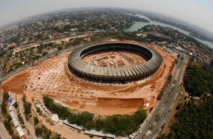 Obras de reconstrução do Estádio Mineirão. Custo da obra é de R$ 654 milhões | Washington Alves/ Reuters