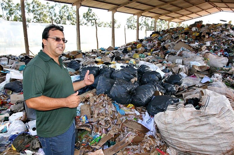 Rubens Sampaio, da prefeitura de Umuarama: 30 trabalhadores recolhem 1,5 mil kg de recicláveis por dia na cidade | Antonio Roberto/Ilustrado