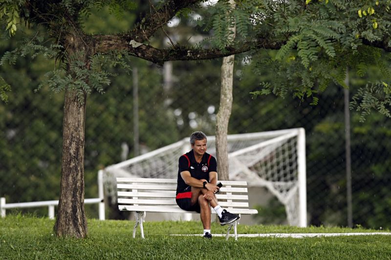 Trabalho de Carlinhos Neves no Atlético não durou um semestre: incompatibilidade com a nova diretoria de futebol | Albari Rosa/ Gazeta do Povo