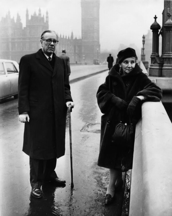 Borges, com a mãe, Leonor: mito da literatura latino-americana. | Colección Jorge Luis Borges/Fundação San Telmo