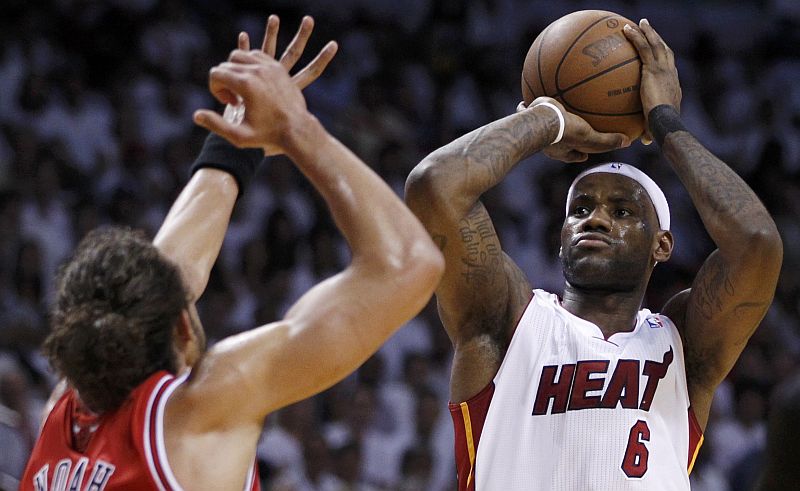 LeBron James é destaque na vitória do Heat sobre o Bulls | Han Deryk / Reuters