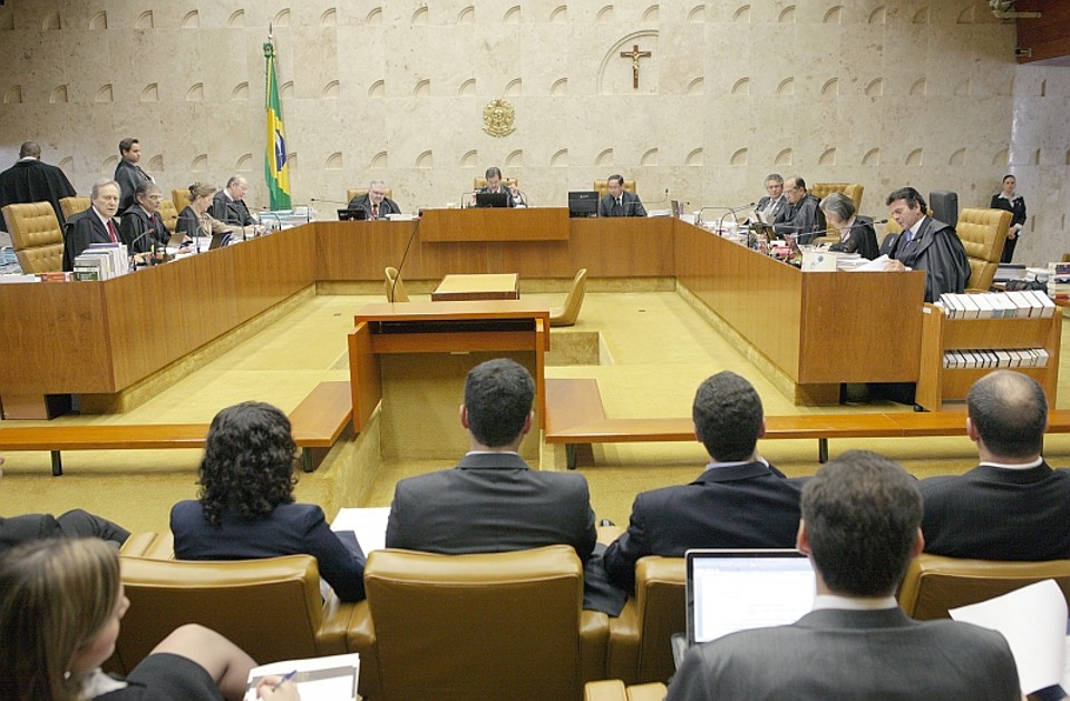 Sessão do Supremo Tribunal Federal que equiparou relações homossexuais estáveis a relacionamentos heterossexuais: decisão baseada na Constituição | Carlos Humberto/STF