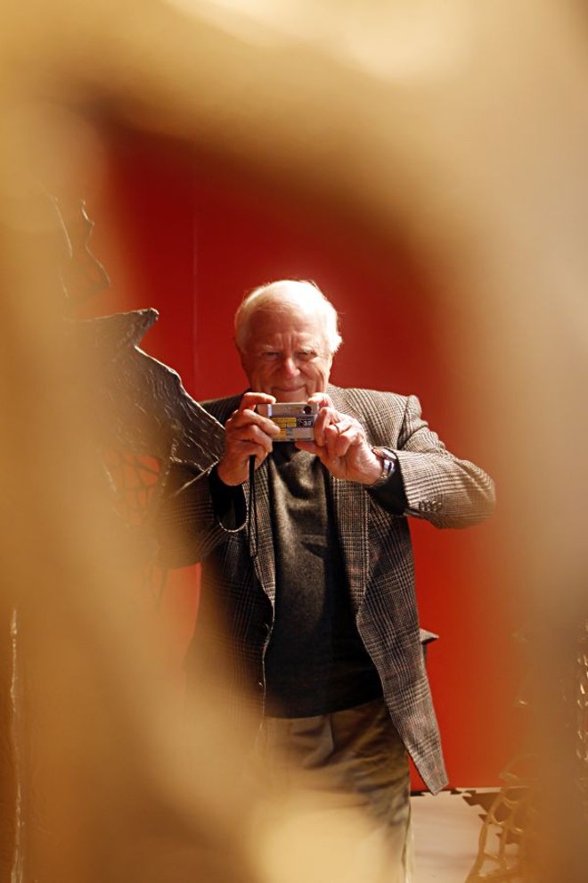 A máquina fotográfica digital é indispensável nos passeios do artista |