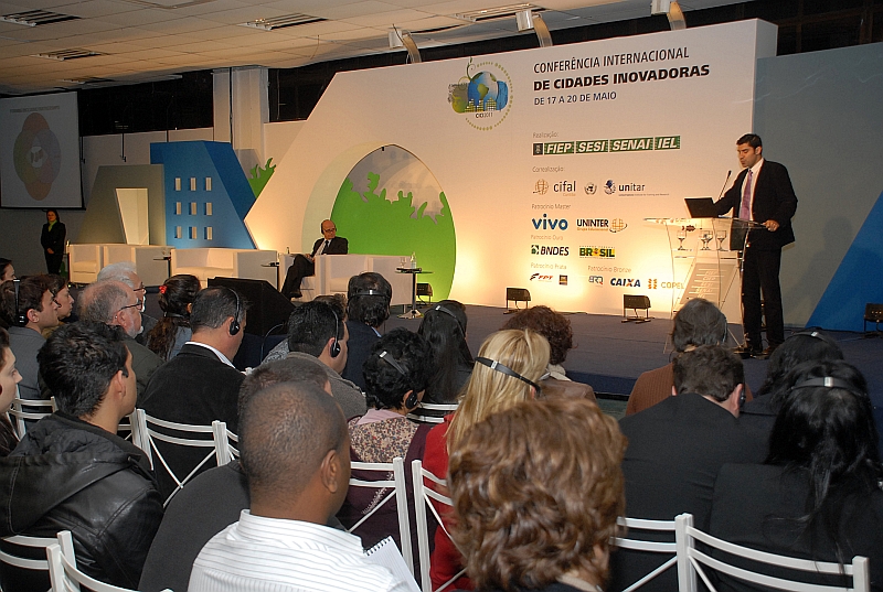 O cientista político Parag Khanna disse ontem que o mundo está entrando em uma fase de globalização total | Mauro Frasson