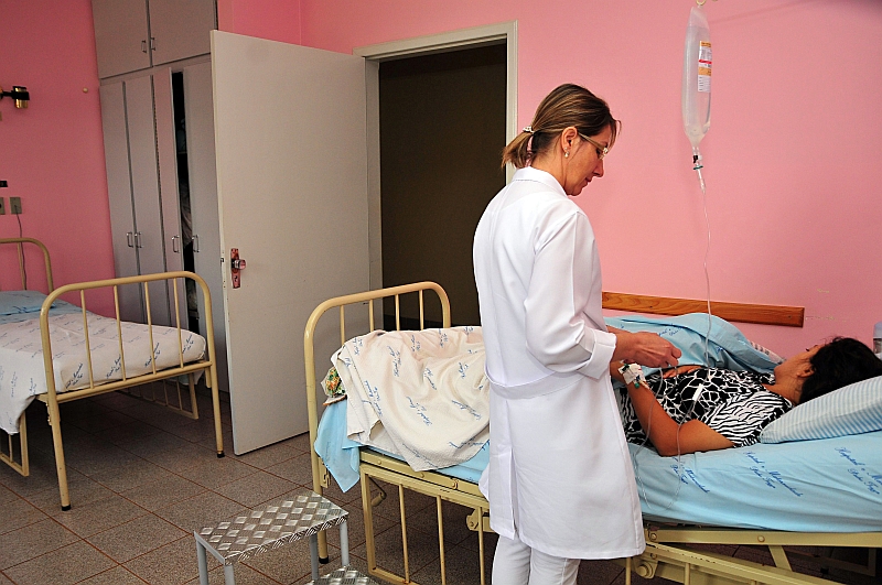 Leito hospitalar em Matelândia, no Oeste paranaense: cada município poderá internar por ano o equivalente a 7,5% da população | Marcos Labanca/ Gazeta do Povo