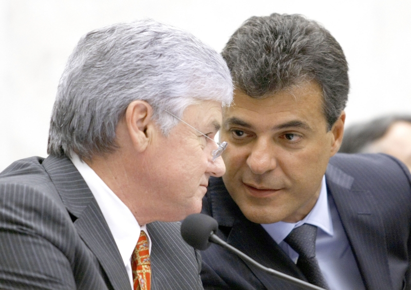 O presidente da Assembleia, Valdir Rossoni (PSDB), e o governador, Beto Richa: situação confortável com a oposição enfraquecida | Hugo Harada / Gazeta do Povo