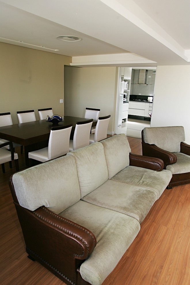 Adriana decidiu por derrubar paredes. Projeto da arquiteta Fernanda Nascimento |