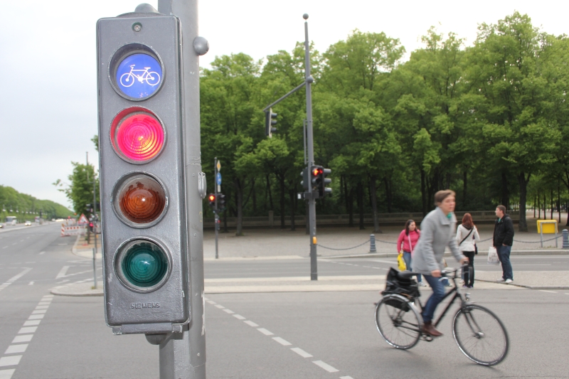 Berlim leva ao extremo o conceito amiga das bicicletas: sistema assegura trânsito seguro para ciclistas | Alexandre Costa Nascimento/Gazeta do Povo