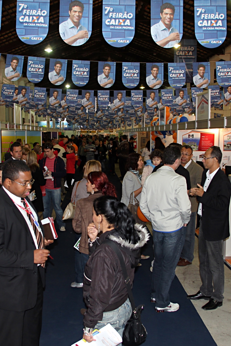 Quase 35 mil pessoas visitaram o Feirão da Casa Própria em Curitiba: maioria era de casais jovens | Walter Alves/ Gazeta do Povo