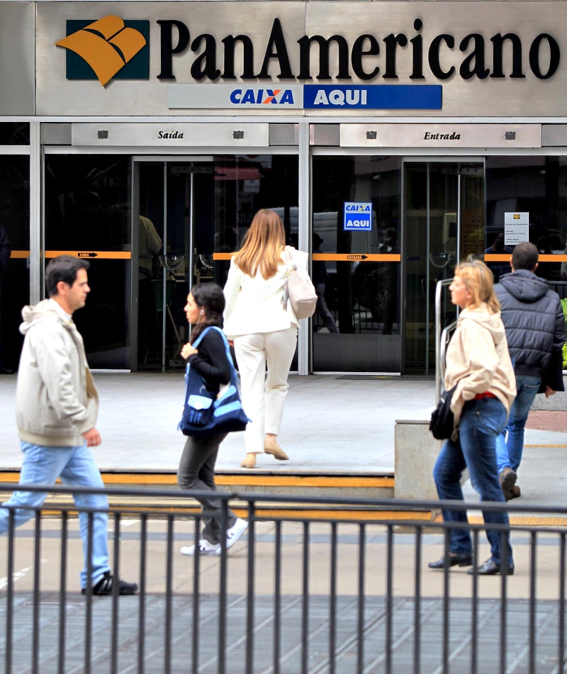 Após rombo de R$ 4,3 bilhões e mudança de controle, banco volta a ter lucro | Paulo Liebert/AE