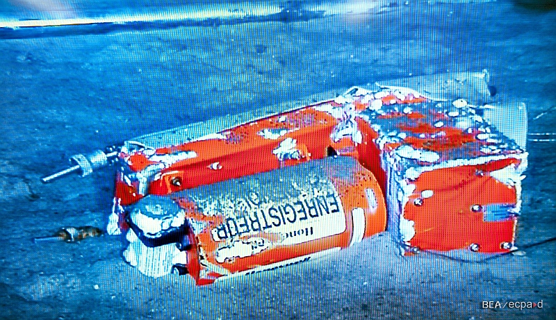 Equipamento com diálogos da tripulação estava a cerca de 10 metros do outro gravador localizado no domingo | Johann Peschel/AFP