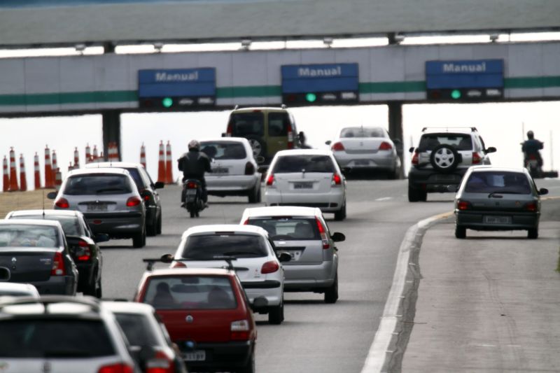 Cenas de um pedágio na BR-277. Concessão ainda é assunto mal resolvido para população: bons serviços e enriquecimento | Daniel Derevecki/ Gazeta do Povo