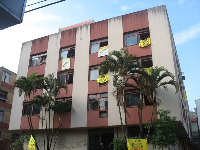 O prédio é utilizado como depósito do INSS | Divulgação / União Por Moradia Popular do Paraná