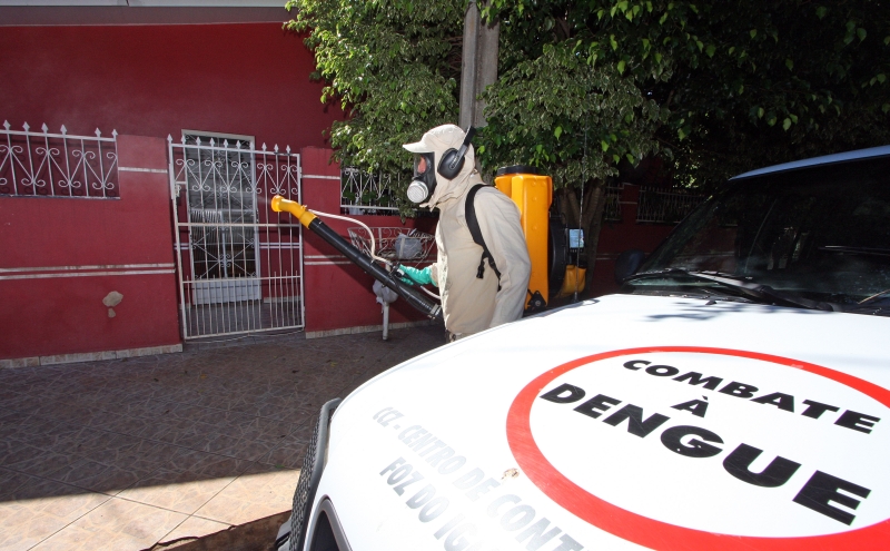 Agente de saúde em Foz do Iguaçu: regional já teve 2.415 casos confirmados | Christian Rizzi/Gazeta do Povo