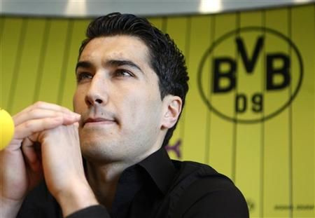 Nuri Sahin, contratado pelo Real Madrid, foi campeão alemão pelo Borussia Dortmund | Ina Fassbender / Reuters