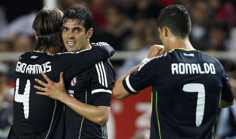 Sérgio Ramos, Kaká e Cristiano Ronaldo, este quatro vezes, marcaram para o Real Madrid em um massacre fora de casa | Marcelo del Pozo / Reuters