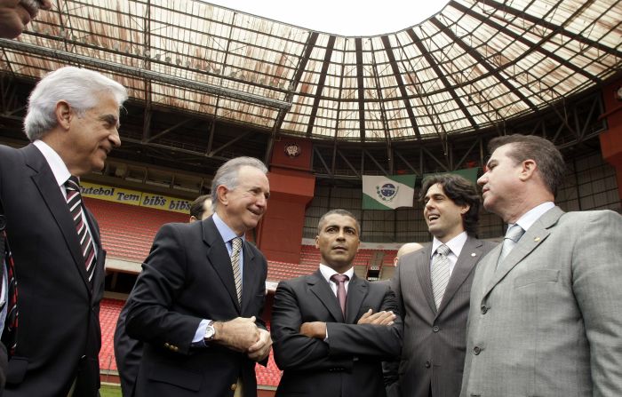 Rubens Bueno (PPS-PR), Gláucio Geara, Romário (PSB-RJ), Danrlei (PTB-RS) e Jonas Donizette (PSB-SP): visita à Baixada. | Hugo Harada/ Gazeta do Povo