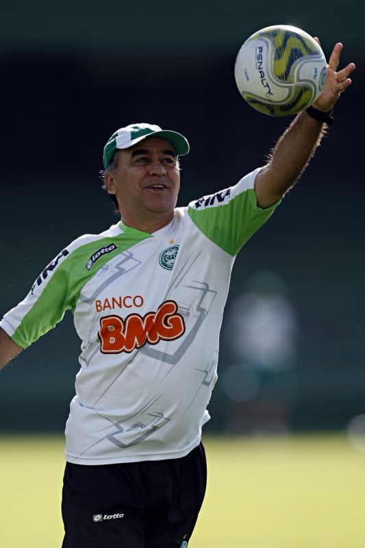 Quando o Davi pega uma bola de fora da área de voleio e faz um grande gol, ele pode fazer em qualquer jogo, né? E com a disposição e com a vontade que temos não devemos temer ninguém.Marcelo Oliveira, técnico do Coritiba | Albari Rosa/ Gazeta do Povo