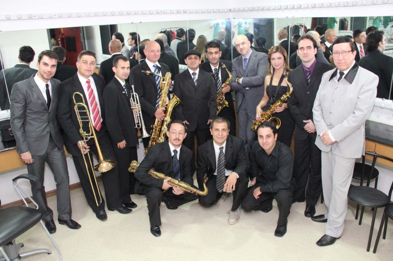 Zé Rodrigo e Soulution Orchestra: tributo ao Beatles lotou o Teatro Positivo | Fernando Smak/Divulgação