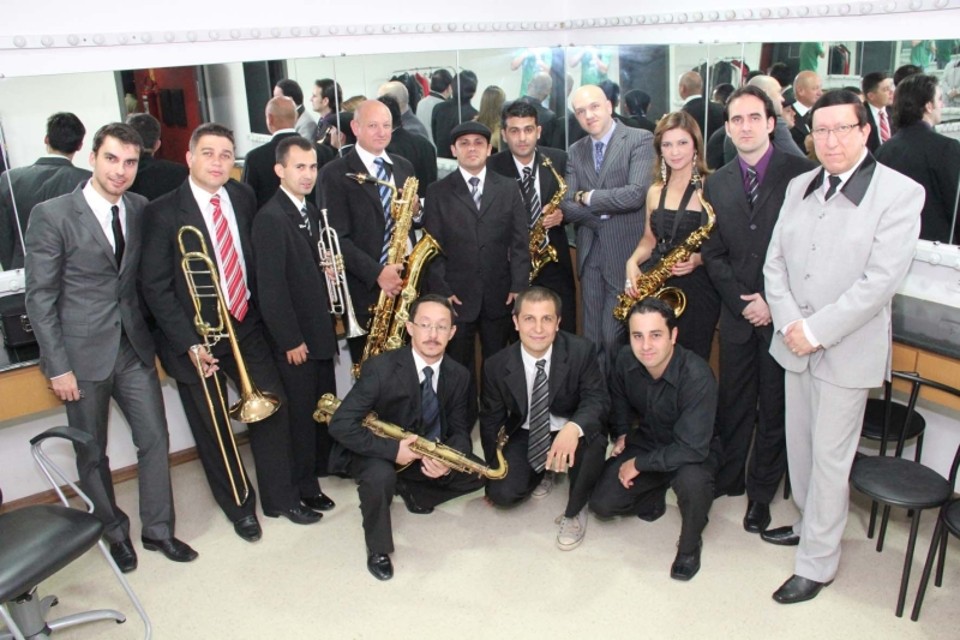 Zé Rodrigo e Soulution Orchestra: tributo ao Beatles lotou o Teatro Positivo | Fernando Smak/Divulgação