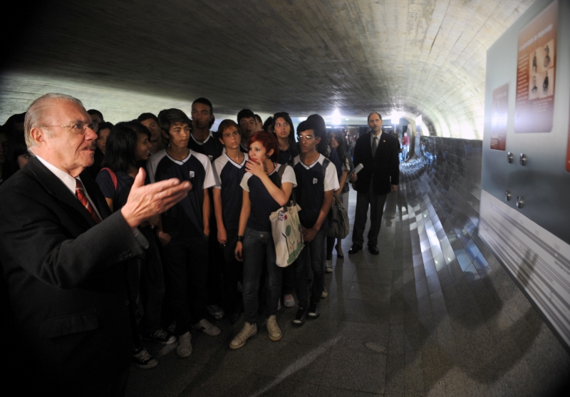 O presidente do Senado Federal, José Sarney, inaugura exposição sobre a história do Senado e do Congresso Nacional em 16 novos painéis instalados no Tunel do Tempo | Fabio Rodrigues Pozzebom/ABr
