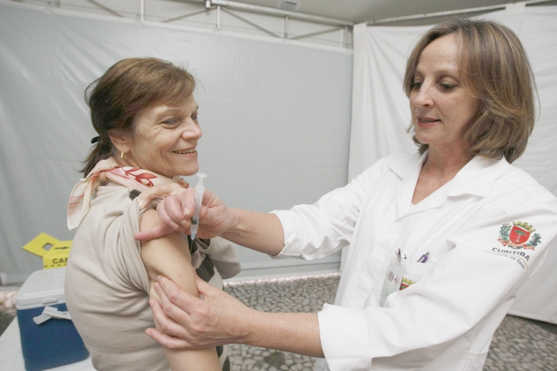 No Paraná, 56,3% dos idosos foram vacinados. Meta é de 80% para cada grupo pré-definido pelo Ministério da Saúde | Daniel Castellano/Gazeta do Povo