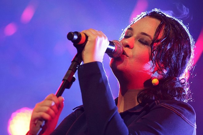 A cantora paulista Tulipa Ruriz tocou pela primeira vez em Curitiba no Lupaluna 2011 |