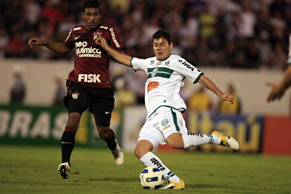 Com a entrada de Anderson Aquino o Coritiba cresceu e chegou a mandar uma bola na trave, mas o empare não veio | 