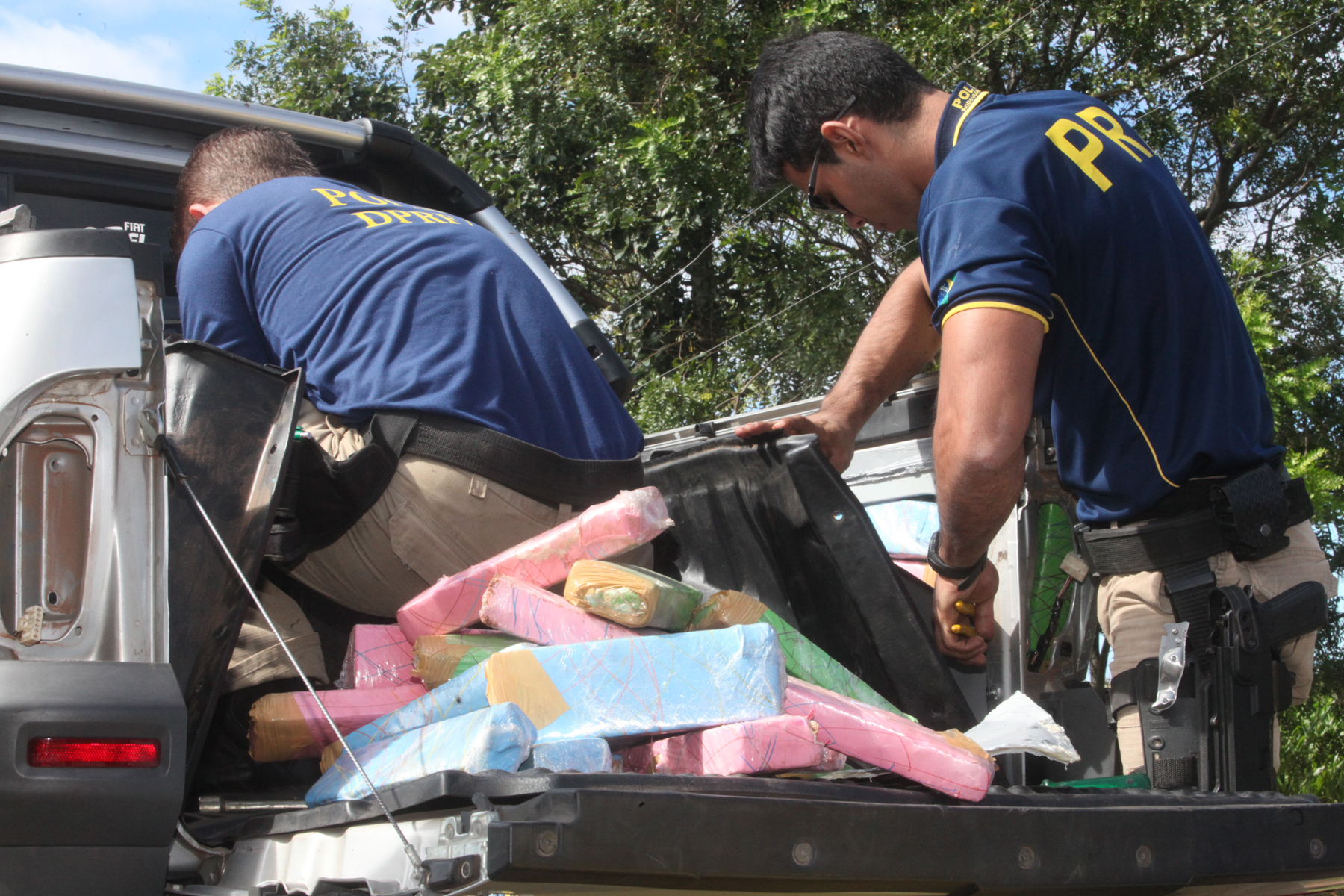 Em Campo Mourão, a picape foi vistoriada, porque o casal aparentou nervosismo diante da abordagem policial | Dirceu Portugal