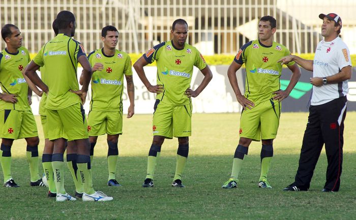 Ricardo Gomes no treino do Vasco: equipe vai ter que se impor na Ressacada | Maurício Val / FOTOCOM.NET