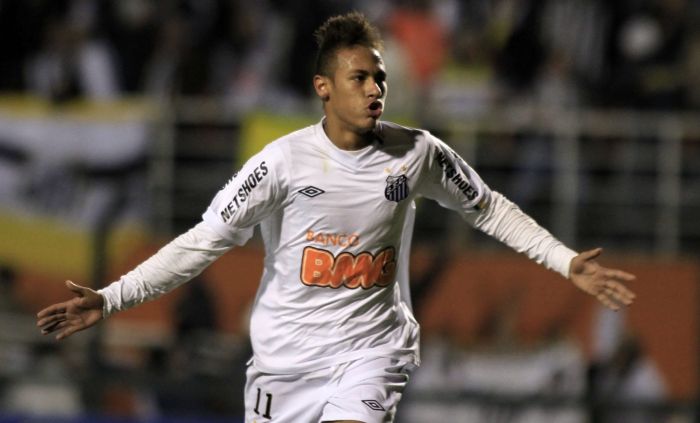 Neymar diz estar preparado até para levar pancadas dos paraguaios | Nacho Doce / Reuters