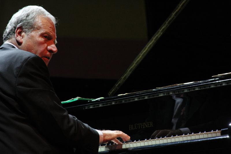 "Pepe" Colángelo: aos 70 anos, pianista levou alegria à plateia | Divulgação