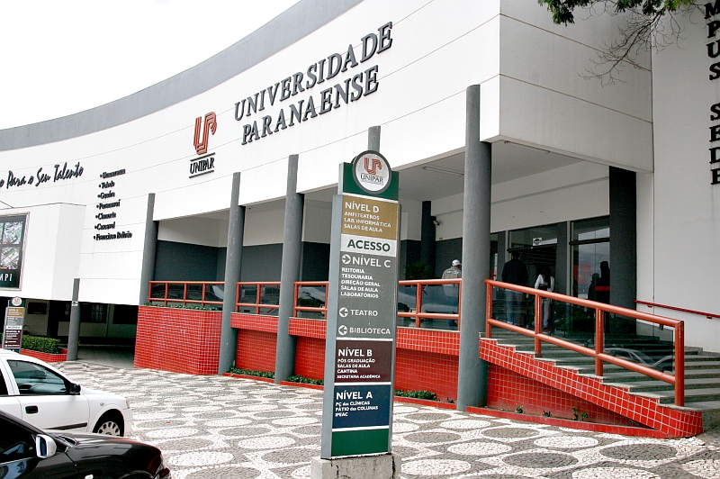 Alunos dos câmpus da Unopar em Umuarama (foto) e Guaíra são suspeitos de apresentar documentação irregular para obter bolsas do ProUni | Osmar Nunes/ Gazeta do Povo