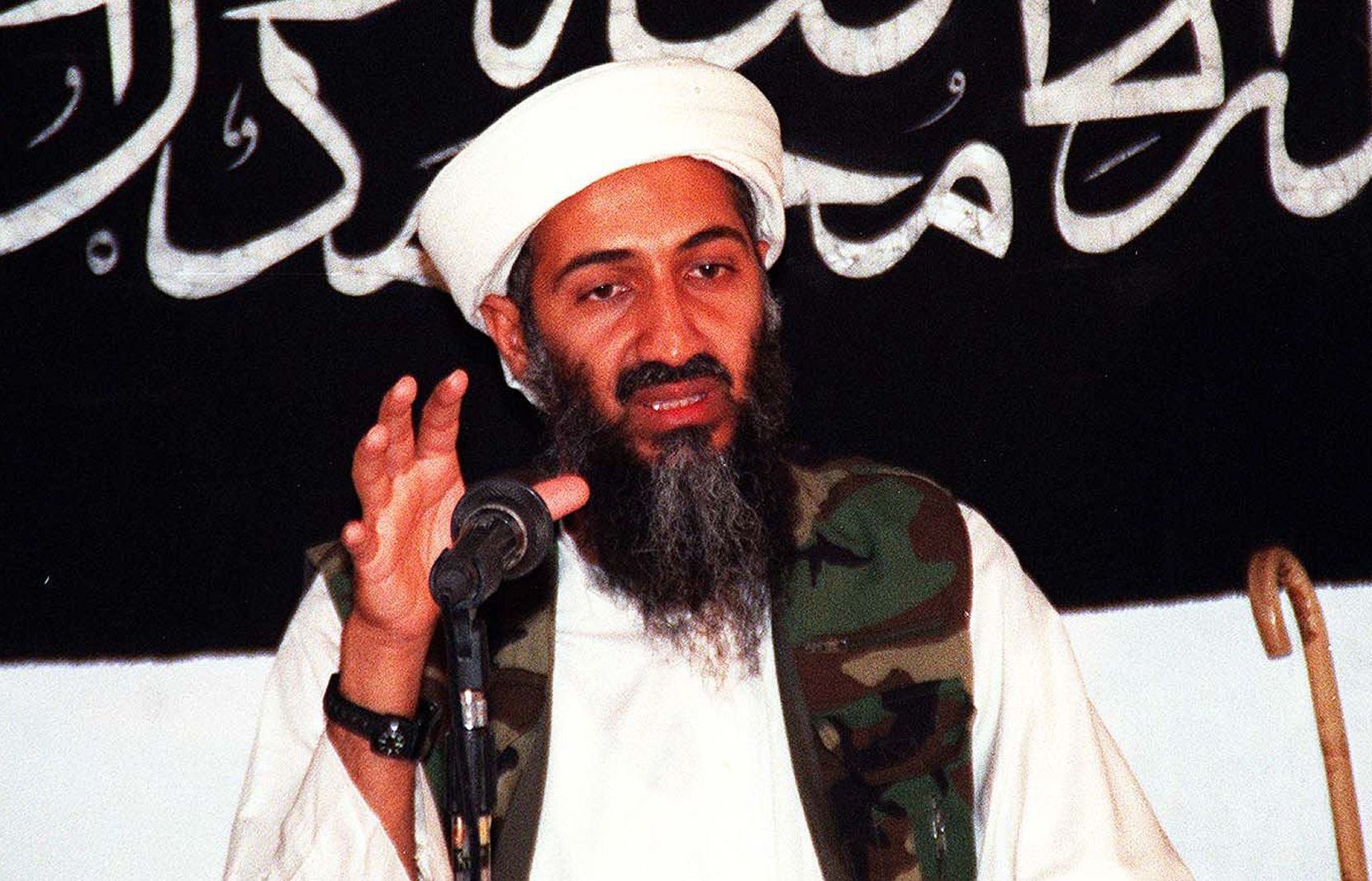 Foto de arquivo de Osama Bin Laden falando no Afeganistão | AFP PHOTO / FILES