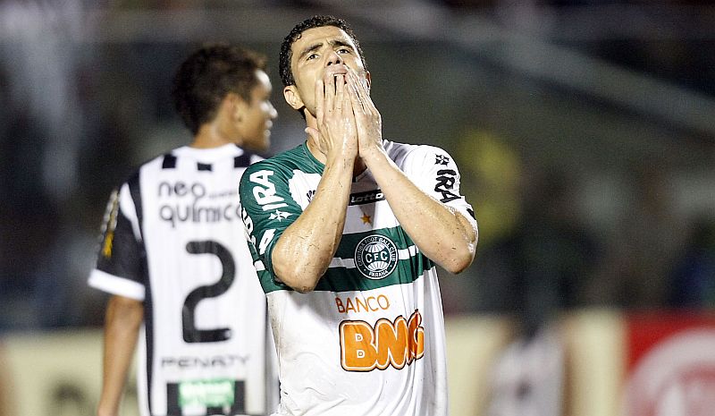 Leonardo lamenta gol perdido contra o Ceará: foi a segunda partida seguida do Coxa sem estufar as redes adversárias | Hedeson Alves / Agência de Notícias Gazeta do Povo