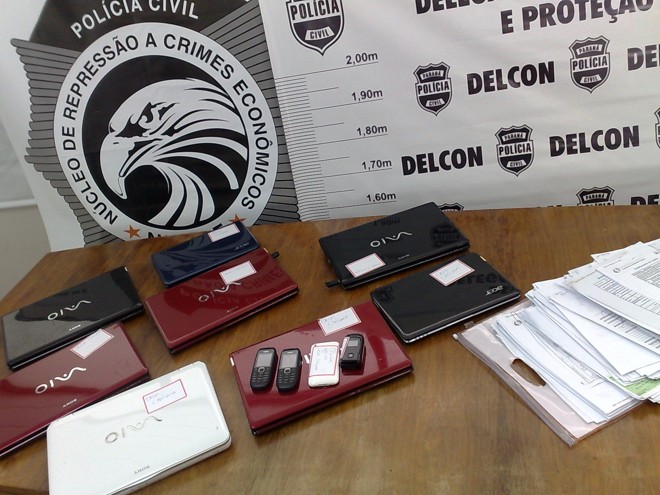 Materiais que foram apreendidos pela polícia e apresentados em coletiva | 