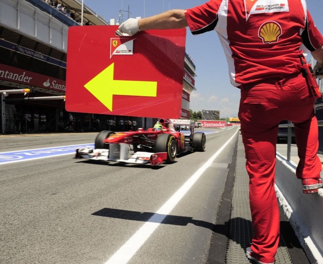 Massa entra nos boxes: a Ferrari do brasileiro não funciona com os novos pneus | 