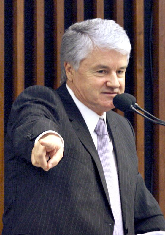 "Não posso deixar minha honra ser jogada na lata do lixo. Os outros poderes do estado terão de avançar muito para nos alcançar. Antes de apontar o dedo para esta Casa, da forma transparente que estamos, terão de lavar seu dedo sujo." Valdri Rossoni, presidente da Assembleia paranaense | Nani Gois/Alep