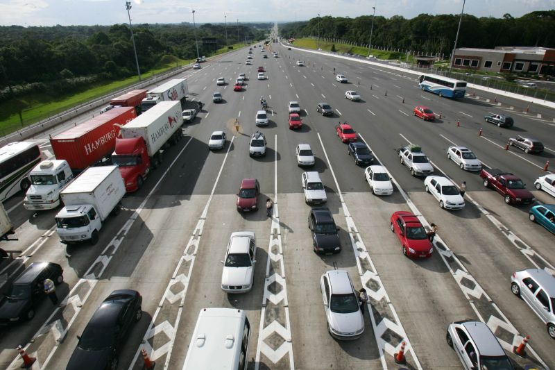 A tarifa cobrada na praça de pedágio da BR-277, que liga Curitiba ao litoral, passou de R$ 4,10 para R$ 13,30 entre 1998 e 2011 | Daniel Castellano/Gazeta do Povo