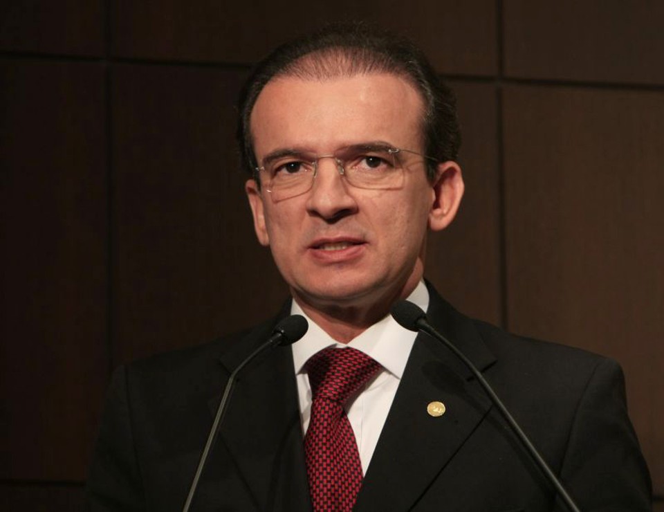"O pedido de afastamento é algo que soaria muito bem no âmbito da sociedade; é algo que deixaria o governo Dilma muito mais tranquilo." Ophir Cavalcante, presidente da OAB | Antônio Costa/ Gazeta do Povo