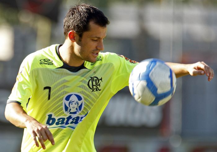 Volante Correia, do Flamengo, é um dos possíveis reforços do Furacão | Márcia Feitosa / VIPCOMM