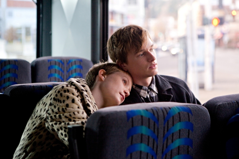 Mia Wasikowska e Henry Hopper: amor triste e jovem em Inquietos, de Gus Van Sant | Divulgação