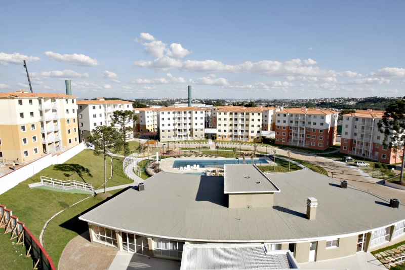 O condomínio Villa Bella, no bairro Atuba, está em fase final de acabamento e logo será a maior "cidade" dentro de Curitiba, com 900 apartamentos e uma população estimada em mais de 3 mil pessoas | Daniel Castellano/Gazeta do Povo