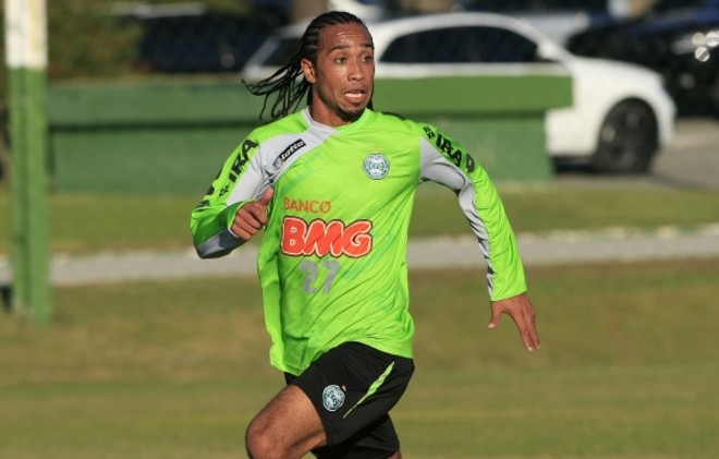 Everton foi apresentado ontem |
