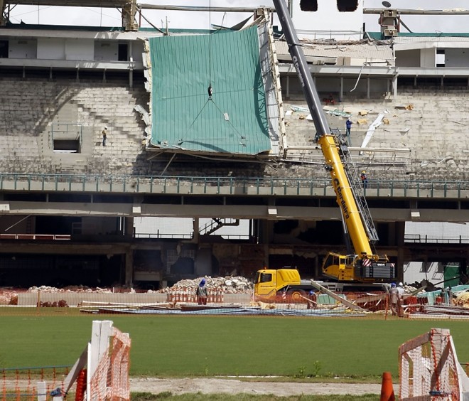 O estádio Castelão recebe reformas para a Copa do Mundo |