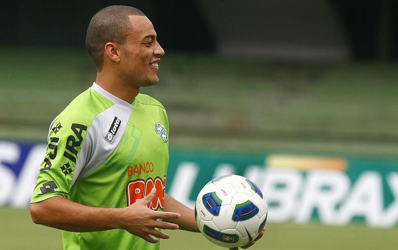 Léo Gago volta ao time titular do Coxa após cumprir suspensão contra o Palmeiras | Marcelo Elias / Agência de Notícias Gazeta do Povo