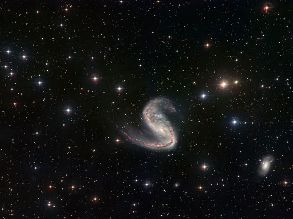 Galáxia Gancho de Carne, com formato de S, distante 50 milhões de anos-luz da Terra | ESO